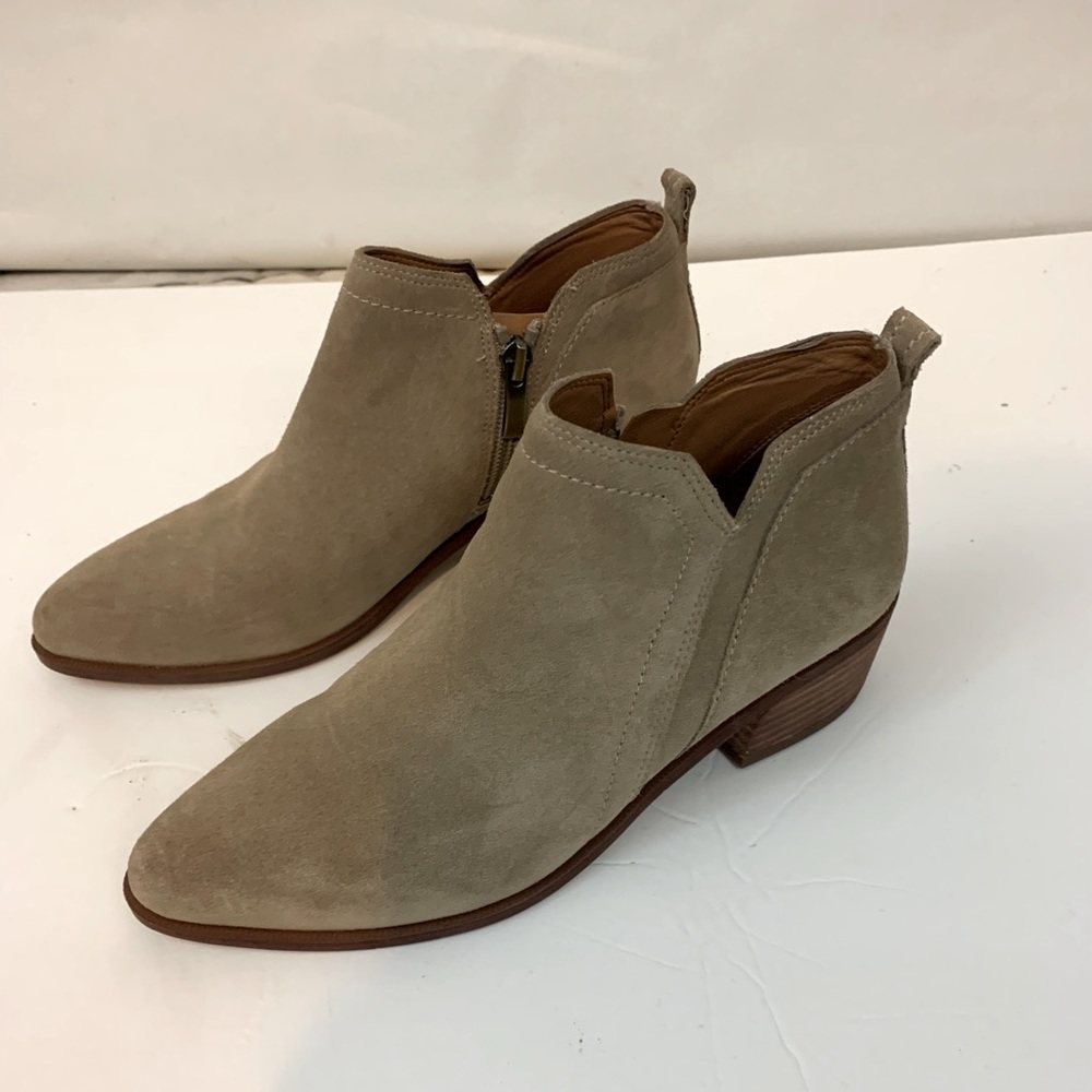 Franco Sarto Size 6 Tan Suede ankle bootie